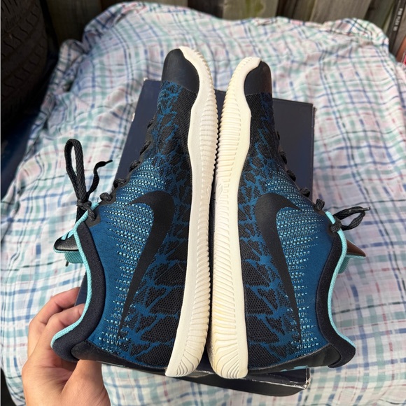 Nike Kobe Mamba Rage Blue Nebula / 
Poison Dart Frog
Size 14 - Picture 5 of 7